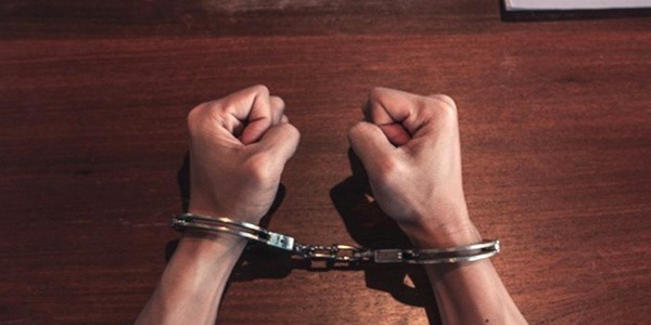 إنفاذ القانون: القبض على مطلوب للعدالة في قضية قتل