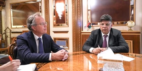 النائب العام يبحث مكافحة تهريب المهاجرين مع مسؤول هولندي