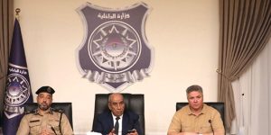 الداخلية: بحث تنظيم حركة النقل الثقيل وتخفيف الازدحام المروري