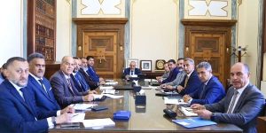 محافظ المركزي ورئيس مؤسسة النفط يبحثان تعزيز إيرادات ليبيا النفطية