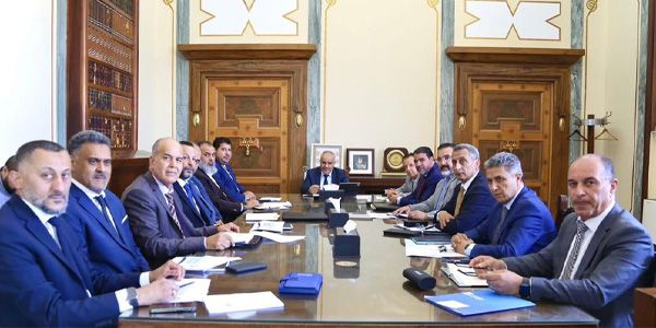 محافظ المركزي ورئيس مؤسسة النفط يبحثان تعزيز إيرادات ليبيا النفطية
