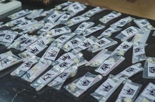 القبض على متهم كان يوزع الكوكايين بالجي بي اس