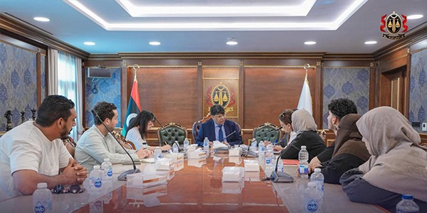 النائب العام يلتقي أهالي الموقوفين لمتابعة قضاياهم بحضور الأمم المتحدة