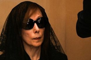 السيدة فيروز تُودّع ابنها الموسيقار والمسرحي اللبناني زياد الرحباني