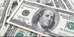 الدولار يهبط لأدنى مستوى منذ 4 سنوات بعد تصريحات نارية لترامب