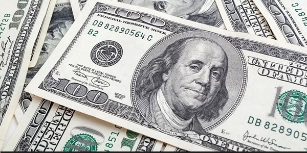 الدولار يهبط لأدنى مستوى منذ 4 سنوات بعد تصريحات نارية لترامب