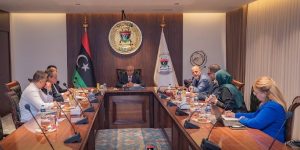 البعثة تتابع مع وزارة الدفاع حماية الأطفال والإصلاحات الأمنية