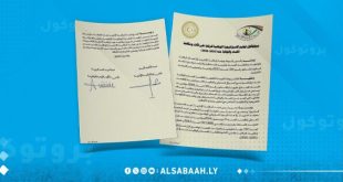 اعتماد أول استراتيجية وطنية للرقابة ومكافحة الفساد في ليبيا (2025–2030) اعتمد رسميًا اليوم أول استراتيجية وطنية شاملة للرقابة على الأداء ومكافحة الفساد والوقاية منه، للفترة الممتدة من 2025 حتى 2030، وذلك بتوقيع بروتوكول رسمي في 9 ديسمبر 2024، من قبل رئيس هيئة الرقابة الإدارية عبد الله قادريوه، ورئيس حكومة الوحدة الوطنية عبد الحميد الدبيبة. وتأتي هذه الخطوة في إطار سعي الدولة لتعزيز مبادئ الشفافية والنزاهة والحوكمة الرشيدة داخل مؤسساتها، إلى جانب التزامها بتطبيق المعايير الدولية، وعلى رأسها اتفاقية الأمم المتحدة لمكافحة الفساد. وتهدف الاستراتيجية إلى تطوير منظومة الرقابة، وتحسين الأداء المؤسسي، والوقاية من التجاوزات الإدارية والمالية، من خلال أدوات رقابية فعالة وتعاون وطني ودولي واسع، بما يضمن خلق بيئة مؤسسية خالية من الفساد تدعم الاستقرار والتنمية المستدامة .