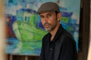 بين الواقعية والتجريد: الفارسي يُراهن على الفراغ واللون لقول المسكوت عنه