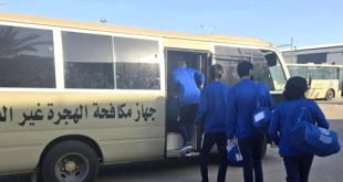 ترحيل مهاجرين غير شرعيين باكستانيين عبر مطار معيتيقة الدولي