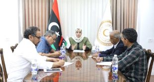 الكيلاني تتابع صرف منح النازحين وتؤكد على تعزيز الحماية الاجتماعية