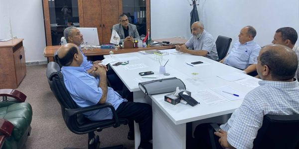 وزارة العمل تبحث تنظيم التعاقد مع العمالة غير الوطنية
