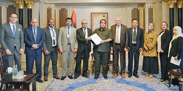 المنفي يتسلم نسخة من توصيات ملتقى الحوار والمصالحة السياسي 