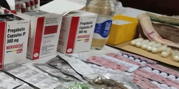 ضبط كوكايين وأقراص مخدرة وحشيش في عملية مداهمة