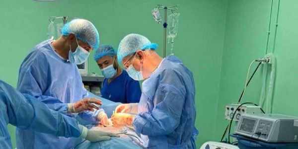 أطباء ليبيون ينجحون في استئصال ورم من رئة مريض سبعيني