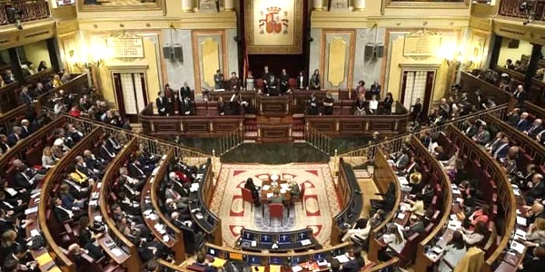 ازمة تزوير الشهادات تطيح بالسياسيين الاسبان