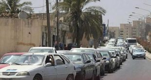 ازدحام محطات الوقود والبريقة تؤكد انتظام العمل
