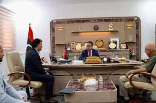 وزير العمل يبحث أوضاع العاملين بشركة الخطوط الجوية الليبية