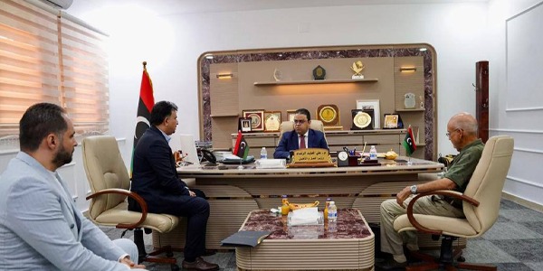 وزير العمل يبحث أوضاع العاملين بشركة الخطوط الجوية الليبية