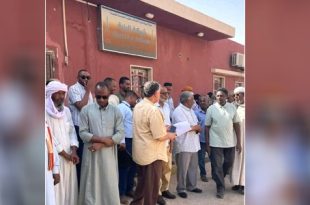 موظفو شركة البنية للاستثمار بسبها يحتجون على تأخر رواتبهم