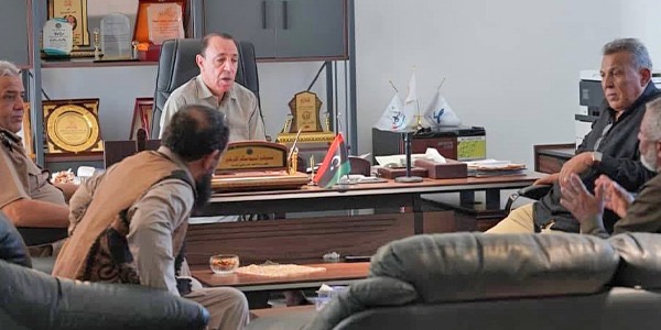 بلدية الأصابعة تبحث ترتيبات صرف تعويضات الدفعة الرابعة للمتضررين من الحرائق