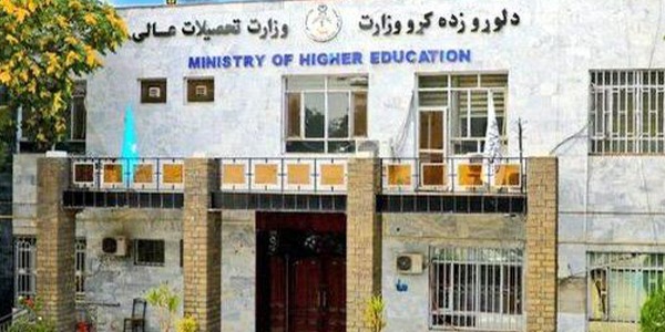 طالبان تحظر 679 كتاباً جامعياً في أفغانستان