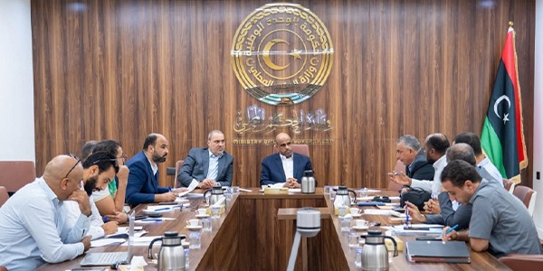 الجويفي يبحث مع صندوق الإنماء آليات تسريع تنفيذ الوحدات السكنية الجاهزة
