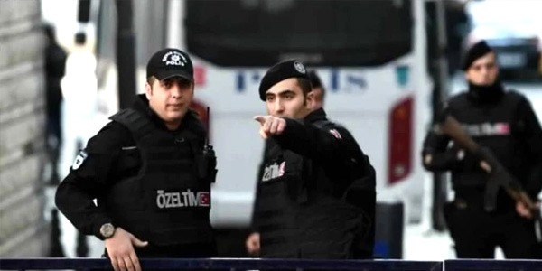 هجوم مسلّح يستهدف مركز شرطة بإزمير يسفر عن مقتل شرطيين