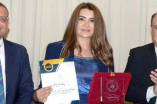 تكريم التشكيلية الليبية إلهام الفرجاني في الملتقى العربي الأول للرسم والتصوير – دهب 2025