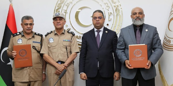 وزارة العمل توقع مذكرة مع الجوازات لتنظيم سوق العمل