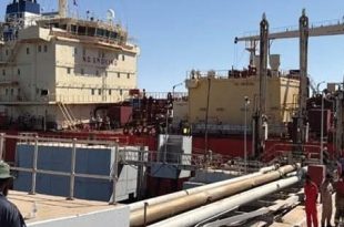 السيطرة على حريق في ناقلة أمونيا بميناء البريقة