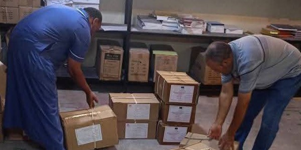 وصول شحنات الكتاب المدرسي تمهيدًا لتوزيعها على المدارس
