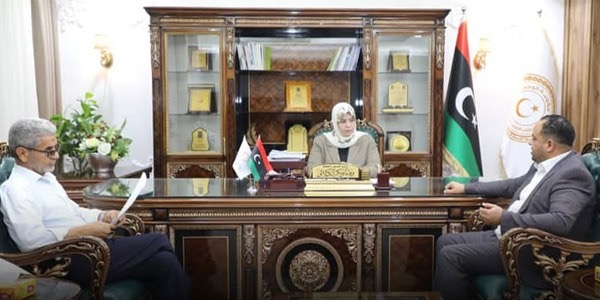 الكيلاني تتابع ملاحق منحة الزوجة والأولاد والتحول الرقمي