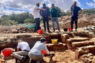 البعثة الإيطالية الليبية تطلق حملة لترميم بوابة معبد ديمتر بـ "شحات" بعد أضرار "دانيال"