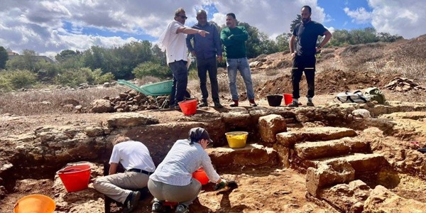 البعثة الإيطالية الليبية تطلق حملة لترميم بوابة معبد ديمتر بـ "شحات" بعد أضرار "دانيال"