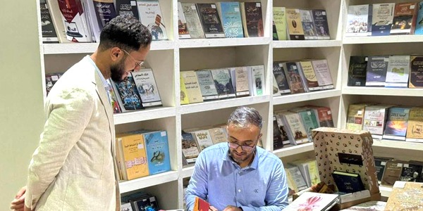 الصحفي الليبي رأفت بالخير يُوقع باكورة إنتاجه الأدبي بمعرض النيابة العامة للكتاب