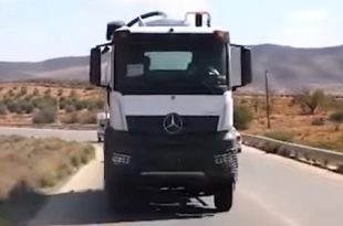 المؤسسة الوطنية للنفط تدعم بلدية ترهونة بمعدات خدمية أساسية