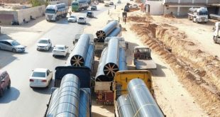 وصول مواسير عملاقة لشبكة تصريف مياه الأمطار بمشروع طريق السراج المزدوج