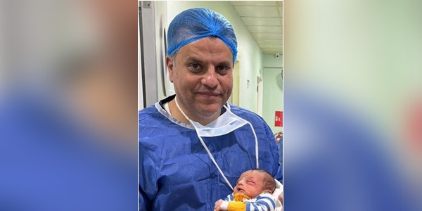 جراح مصري ينجح في استئصال ورم نادر من عين رضيع في أولى ساعات حياته