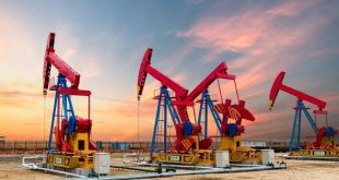 النفط يرتفع بعد تراجع المخزونات الأمريكية وبرنت يسجل 64 دولارا