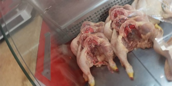 «لحوم الدواجن في ليبيا... من مائدة الفقراء إلى سلعة فاخرة!»