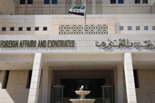 الخارجية السورية تبدأ في منح تذاكر المرور للسوريين المقيمين في ليبيا للعودة إلى الوطن