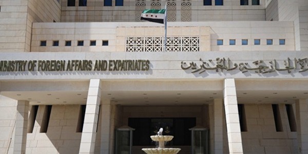 الخارجية السورية تبدأ في منح تذاكر المرور للسوريين المقيمين في ليبيا للعودة إلى الوطن