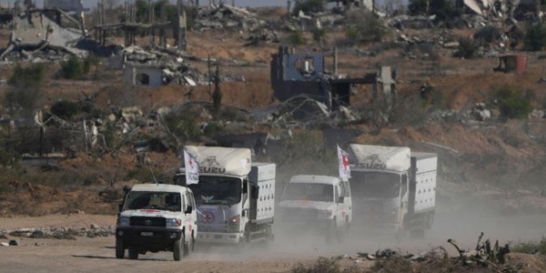 الصليب الأحمر يسلم جثامين 30 أسيرا فلسطينيا
