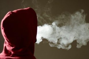 منظمة الصحة العالمية تحذر من إدمان المراهقين على السجائر الإلكترونية