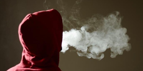 منظمة الصحة العالمية تحذر من إدمان المراهقين على السجائر الإلكترونية