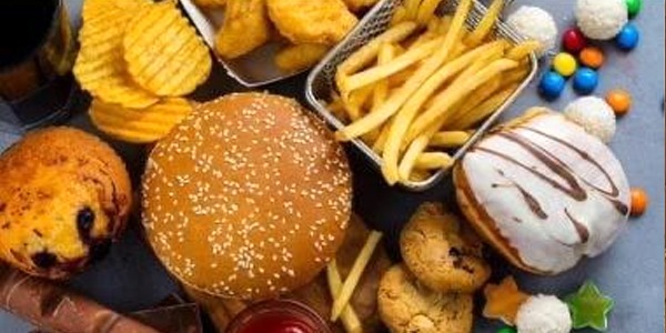 وجبات الفاست فود قد تضعف الذاكرة خلال أيام فقط