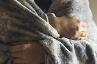 لماذا نزداد إحساسًا بالبرد مع التقدم في العمر؟