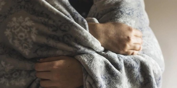 لماذا نزداد إحساسًا بالبرد مع التقدم في العمر؟