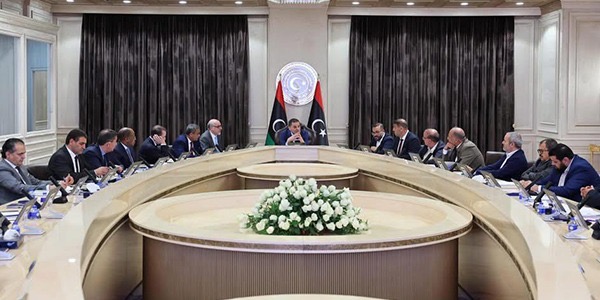 رئيس الوزراء يؤكد على أهمية متابعة أداء الشركة العامة للكهرباء وتطويرها